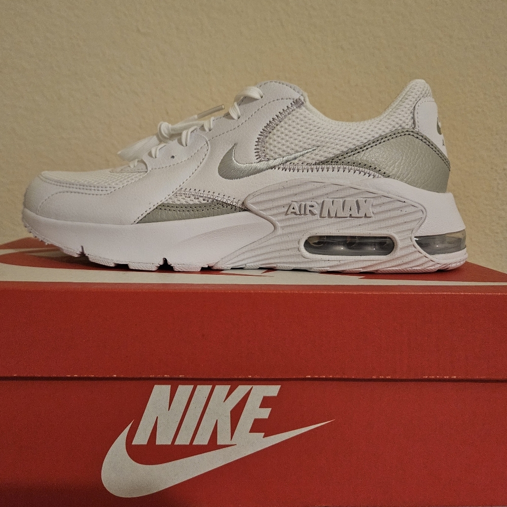 Nike Air Maxx Excee 9.5
